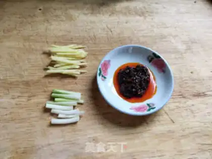 Make Spicy sauce, steamed chicken wings step 1