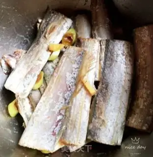 Make Dried spicy spicy fish step 2