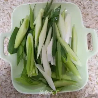 Make Weenie makes garlic step 1