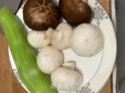 Make Two mushrooms, round soup step 1