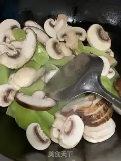 Make Two mushrooms, round soup step 4