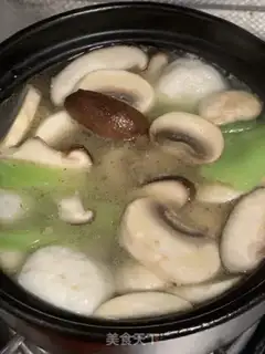 Make Two mushrooms, round soup step 5
