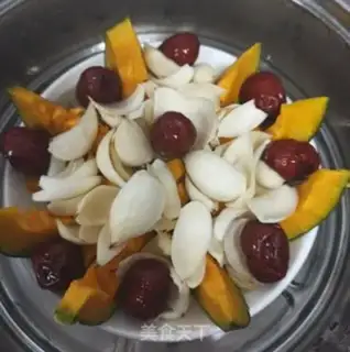 Make Pumpkin steams lilies step 2