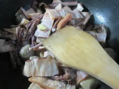 Make The beefballs have fried squid step 6