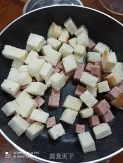 Make Toast ham and eggs step 4