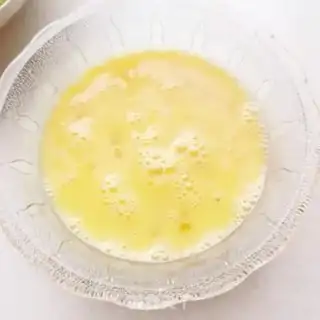 Make Scrambled eggs step 1