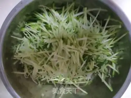 Make Shrimp radish soup step 1