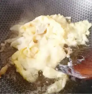 Make Scrambled eggs step 2