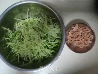 Make Shrimp radish soup step 2