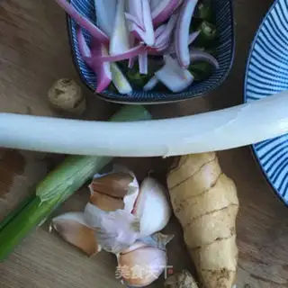 Make Garlic fried chicken wings step 1