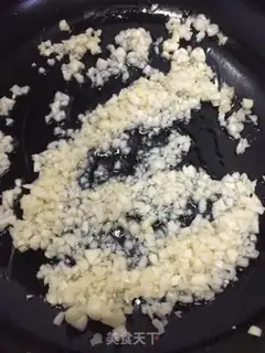Make Gin and garlic steaming needle mushrooms step 4