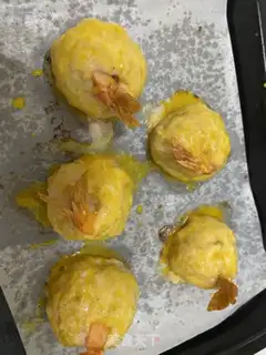 Make Money rolls the golden shrimp ball step 4