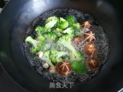 Make Fry mushrooms and broccoli step 1