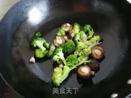 Make Fry mushrooms and broccoli step 2