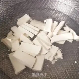 Make Soy sauce and pork tofu soup step 3