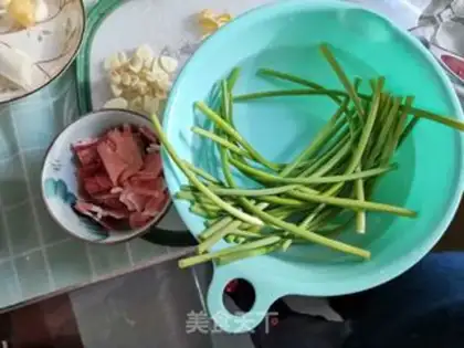 Make Garlic fried meat step 0