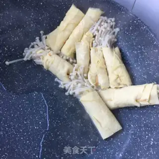 Make Hot cabbage with bean-spill mushroom rolls step 5
