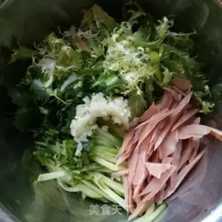 Make Qucumber with gills and cucumbers step 1