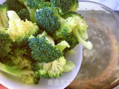 Make Shrimp balls with broccoli step 1