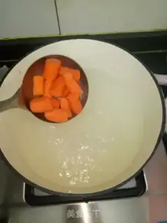 Make Carrot rice congee step 2