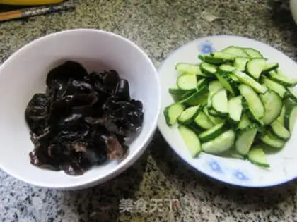 Make Black Muer makes cucumbers step 0
