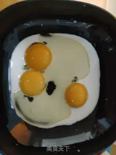 Make Strawberry cake step 1