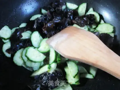 Make Black Muer makes cucumbers step 2