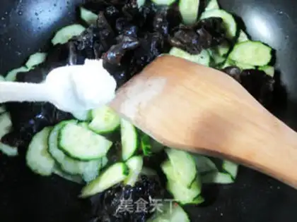 Make Black Muer makes cucumbers step 3
