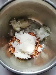 Make radish pork bun step 7