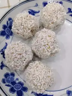 Make Eggs and pearls step 4