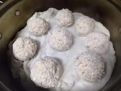 Make Eggs and pearls step 6