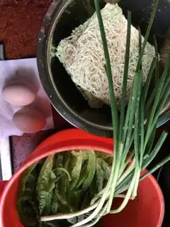 Make Onion greens and eggnogs step 0