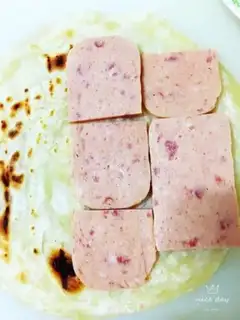 Make Hand-picked pie and lunch meat step 4