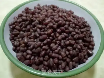 Make Cracked corn, red sugar, red beans step 1