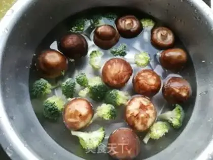 Make Plum mushrooms step 0