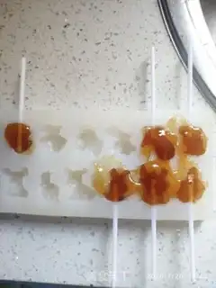 Make Pear cream malt lollipops step 9