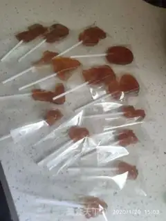 Make Pear cream malt lollipops step 12