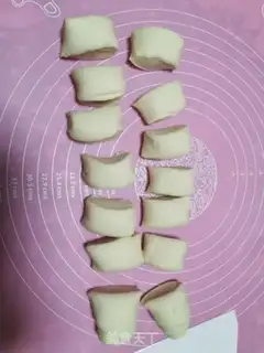 Make The rabbit bean bun step 3