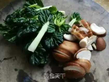 Make Shrimp crumbling pastry soup step 1