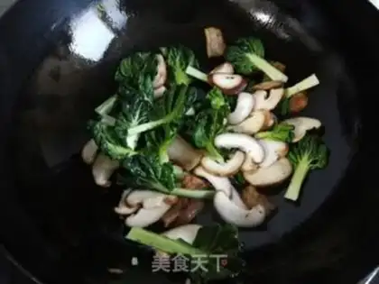 Make Shrimp crumbling pastry soup step 2
