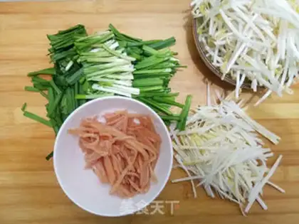 Make Three Spring Rolls step 1