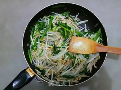 Make Three Spring Rolls step 9