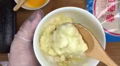 Make Banana Spring Roll step 2