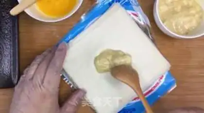 Make Banana Spring Roll step 3
