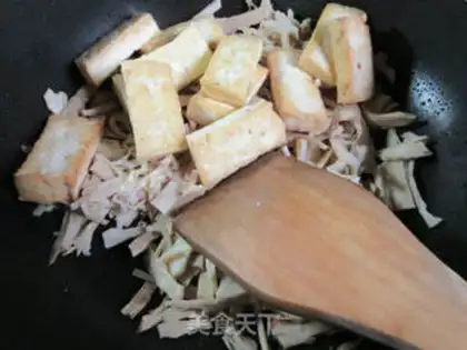 Make Water burns old tofu step 4