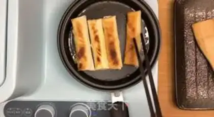 Make Banana Spring Roll step 6
