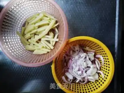 Make Onion burning potatoes step 0