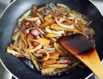 Make Onion burning potatoes step 5