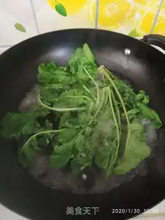 Make The radish leaves step 1
