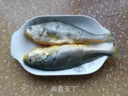 Make Fresh yellow fish step 1